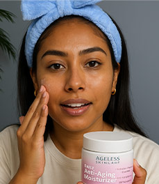 Influencer trying Agless Skincare
